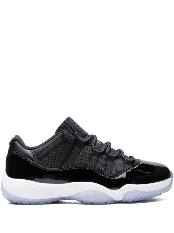 Black Streetwear Sneaker Urban Style