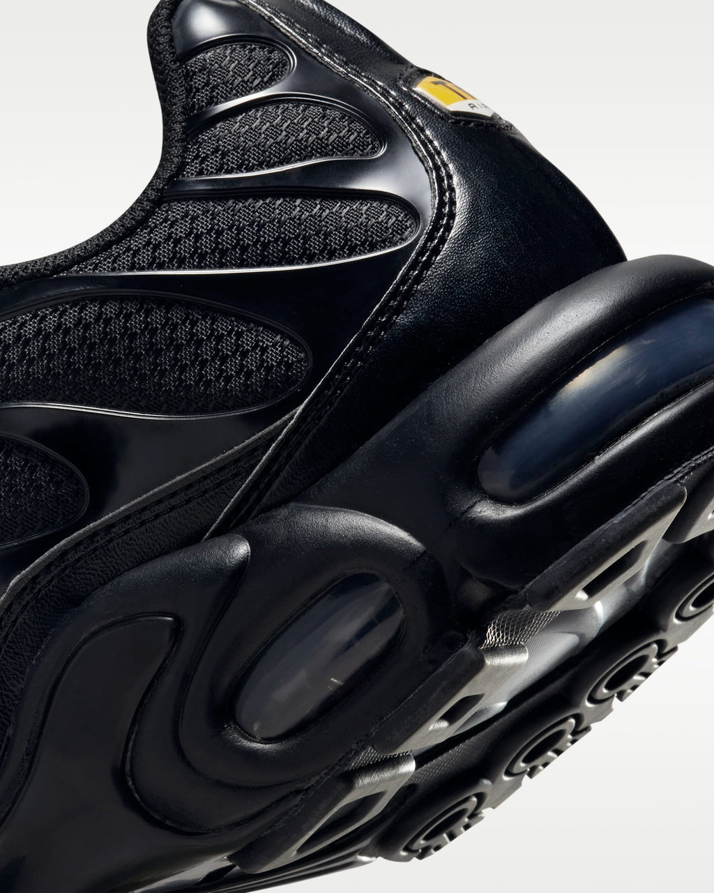 Retro Cushioned Runner - Triple Black