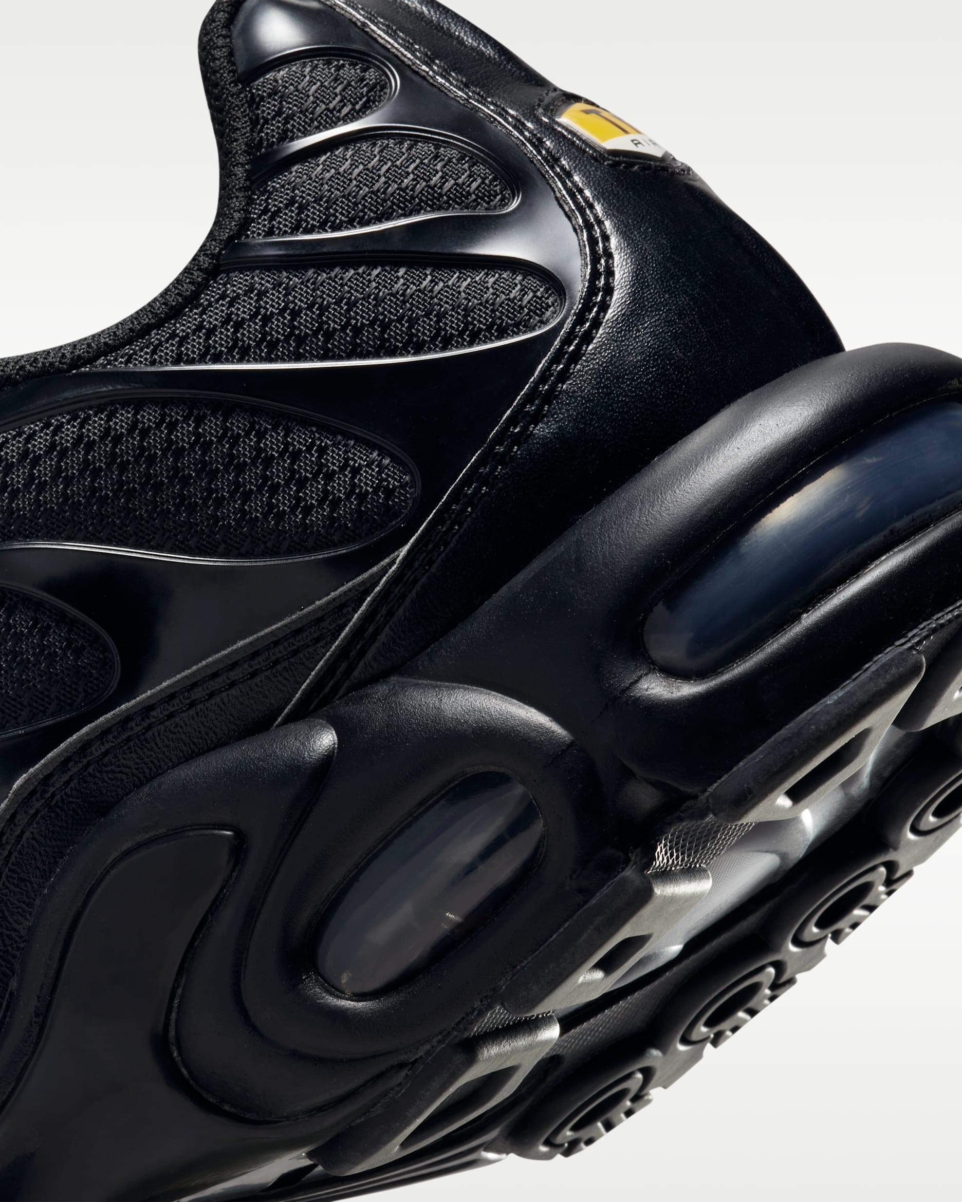 Retro Cushioned Runner - Triple Black